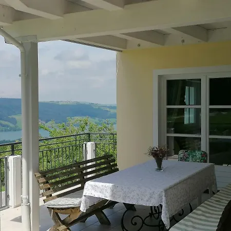 Wunderschoene Mit Seeblick