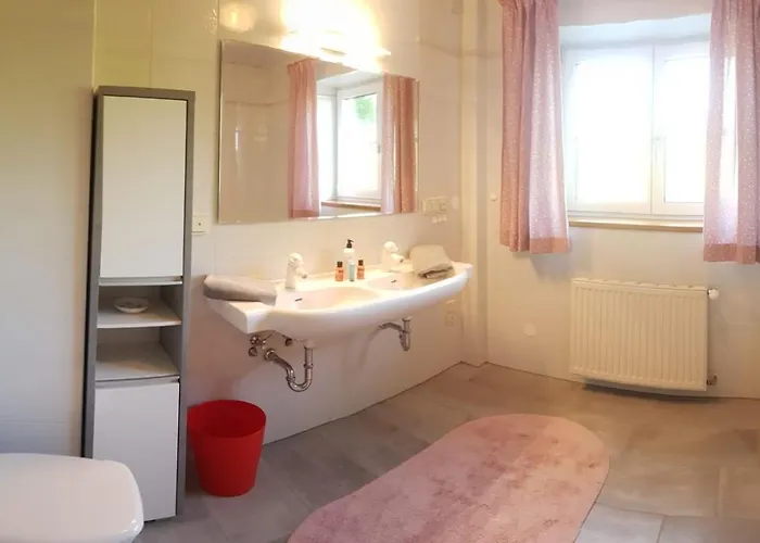 Wunderschoene Mit Seeblick